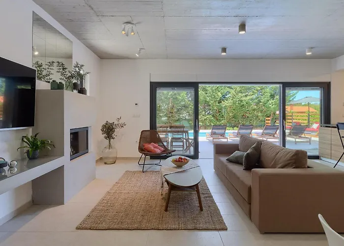 Stribor 펜션 풀라